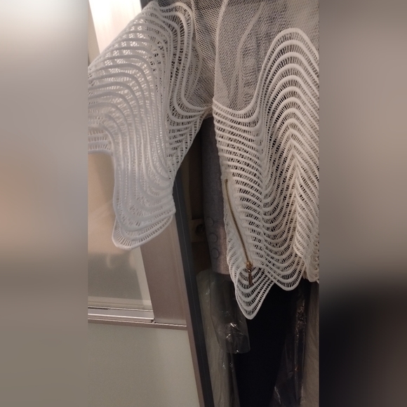 Gracia White Mesh Wave Pattern Cropped Top Sz M - Picture 4 of 5